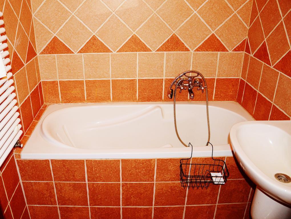 Ezuestfenyo Hotel Telkibánya Buitenkant foto