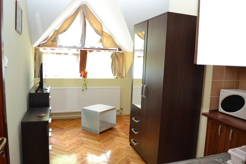 Ezuestfenyo Hotel Telkibánya Buitenkant foto