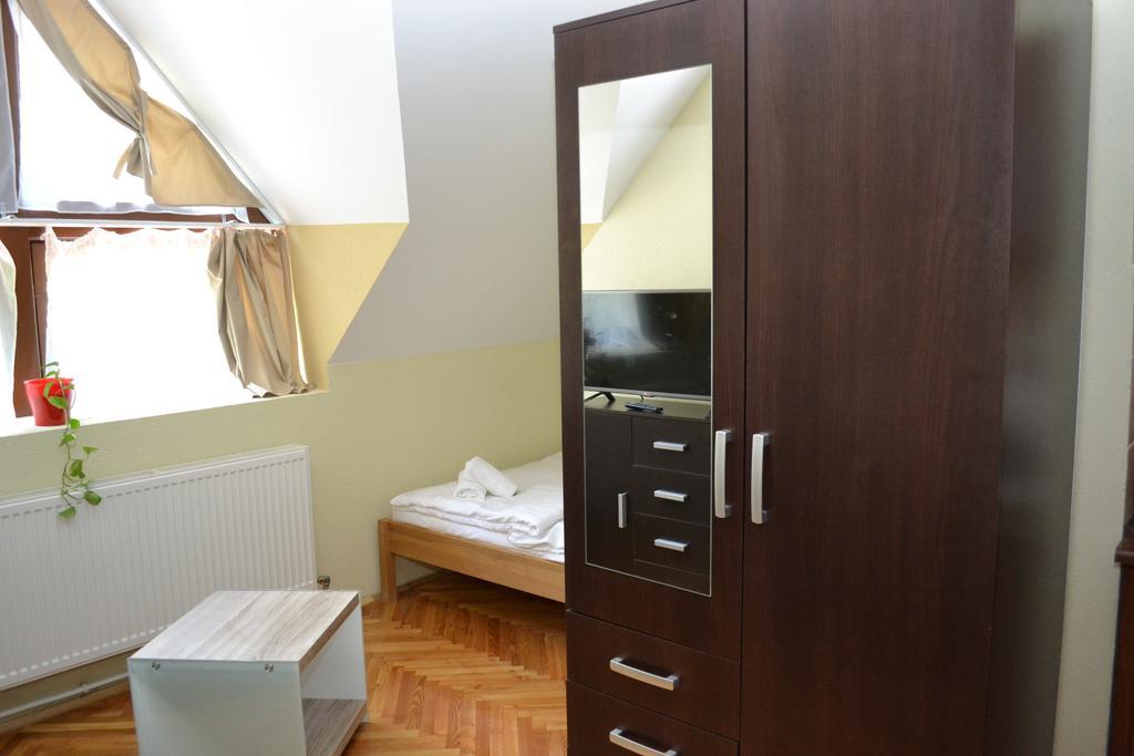 Ezuestfenyo Hotel Telkibánya Buitenkant foto