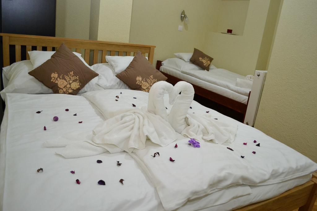 Ezuestfenyo Hotel Telkibánya Buitenkant foto