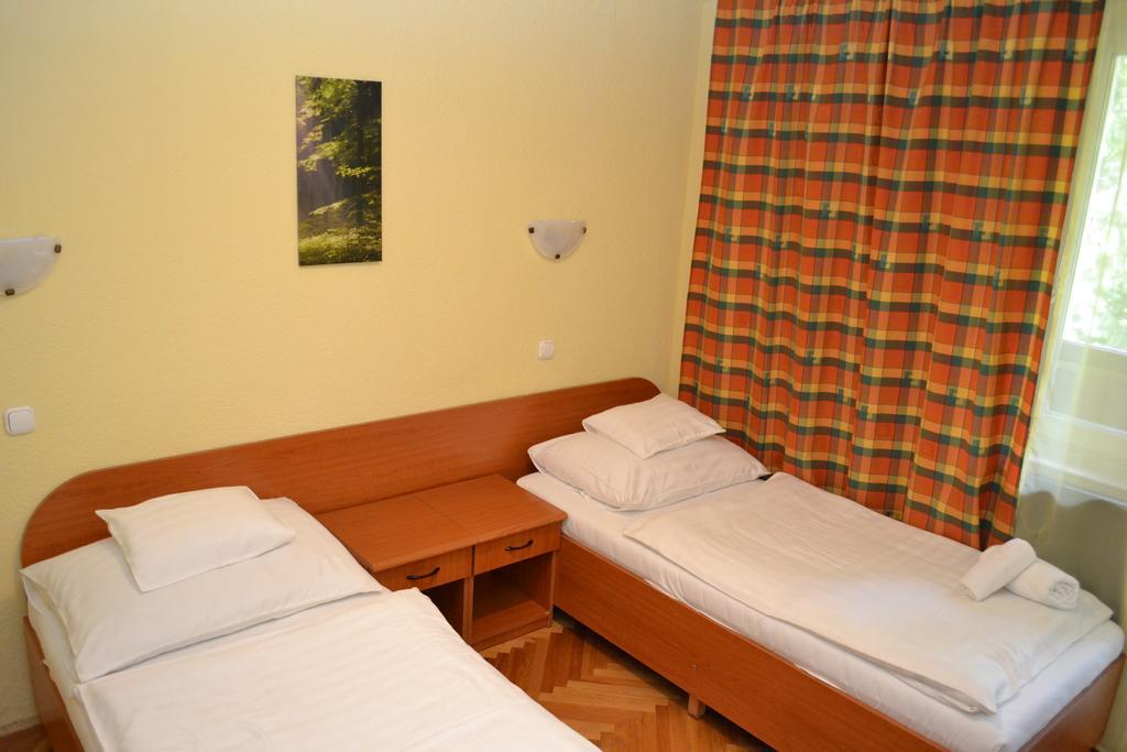 Ezuestfenyo Hotel Telkibánya Buitenkant foto