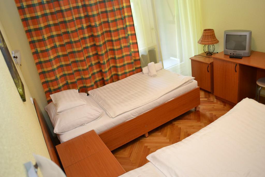 Ezuestfenyo Hotel Telkibánya Buitenkant foto
