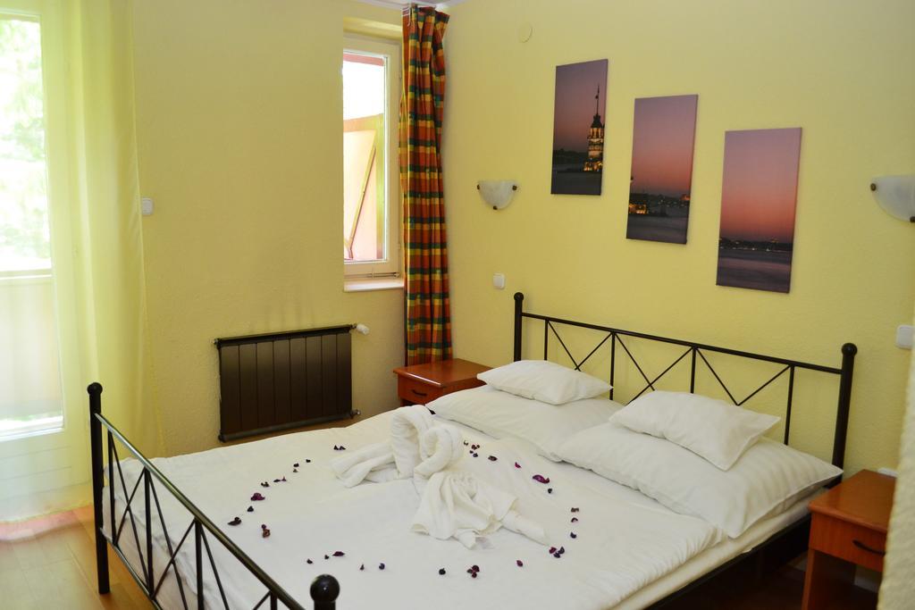 Ezuestfenyo Hotel Telkibánya Buitenkant foto