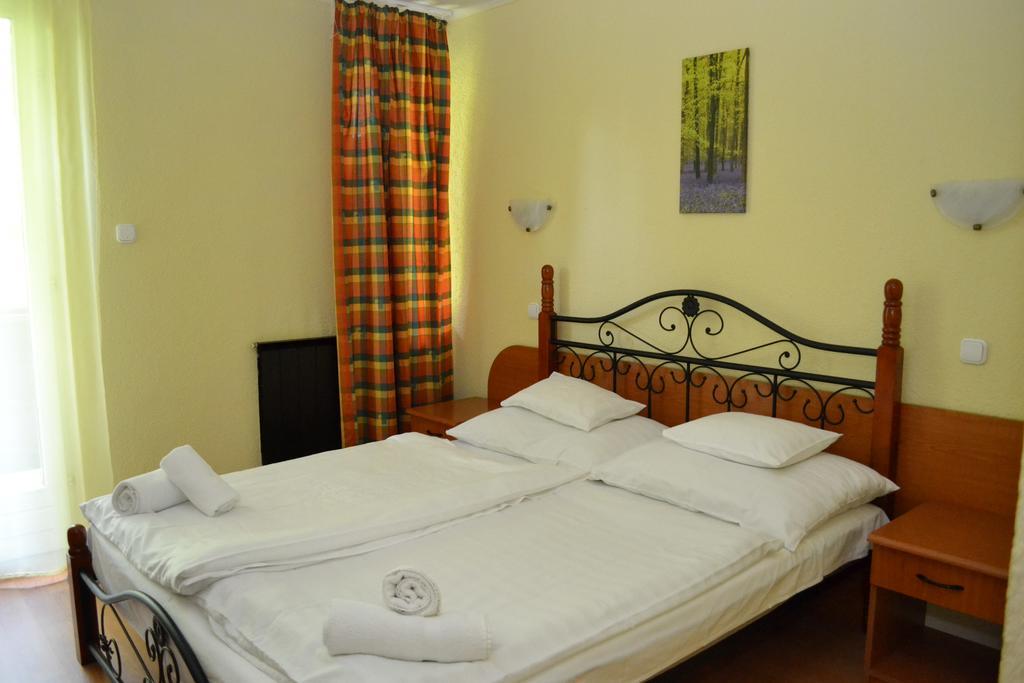Ezuestfenyo Hotel Telkibánya Buitenkant foto