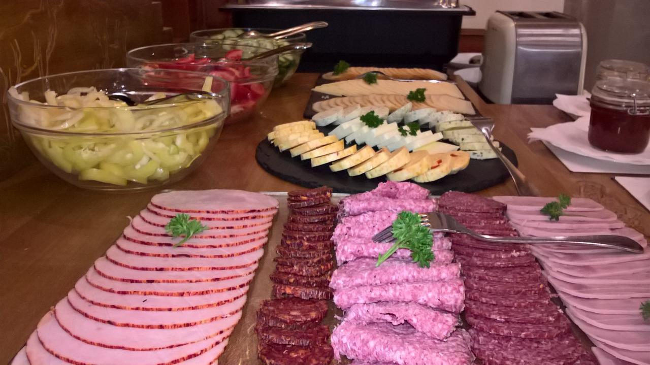 Ezuestfenyo Hotel Telkibánya Buitenkant foto