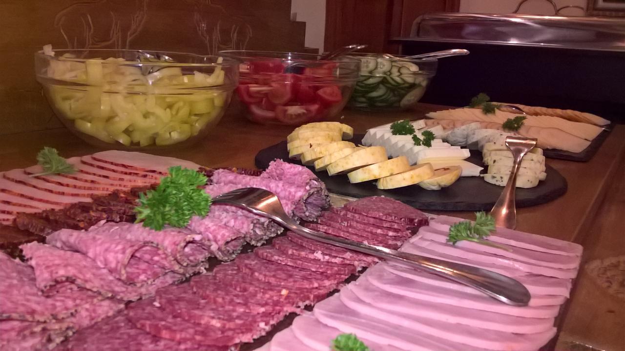Ezuestfenyo Hotel Telkibánya Buitenkant foto