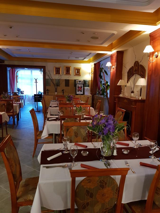 Ezuestfenyo Hotel Telkibánya Buitenkant foto