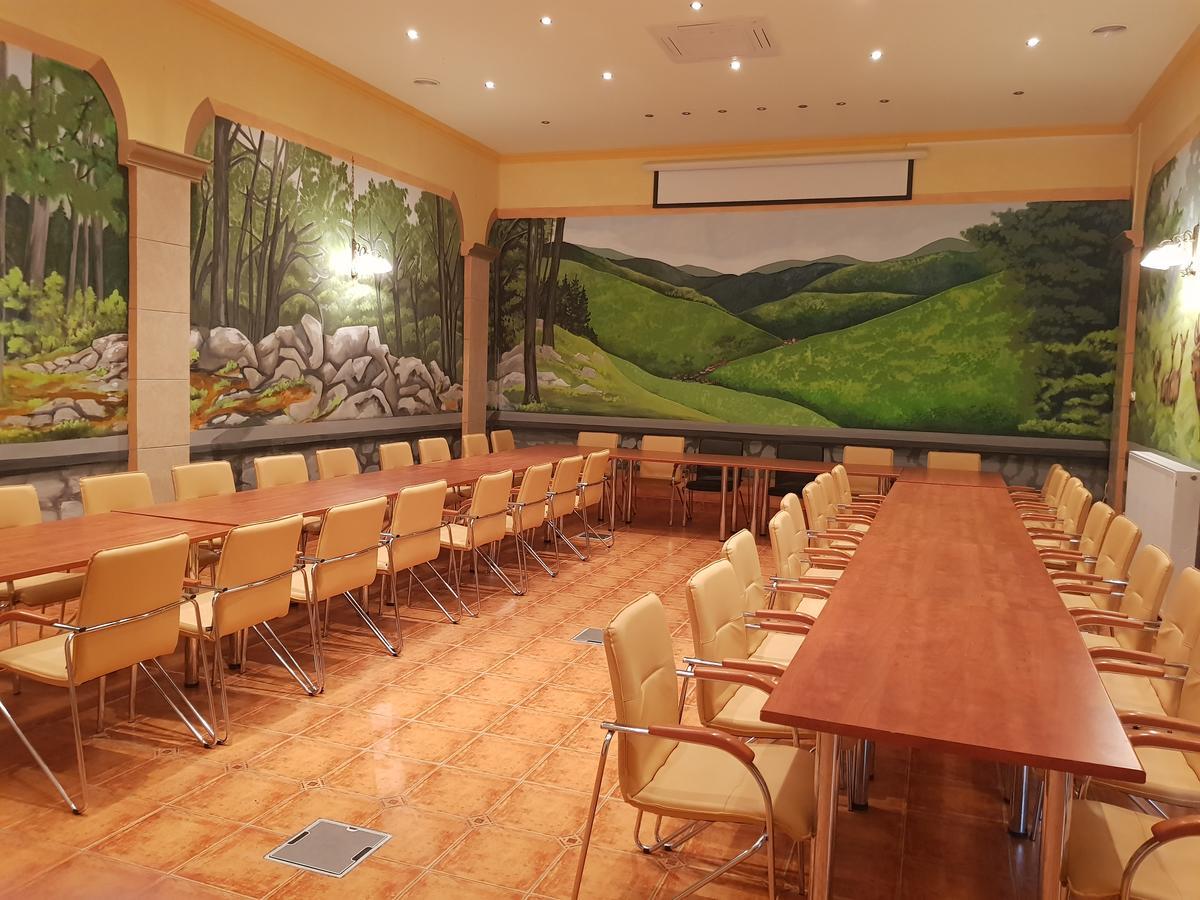 Ezuestfenyo Hotel Telkibánya Buitenkant foto